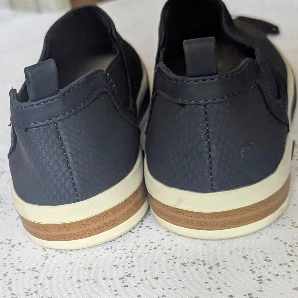 Bella Vita Sneaker Women Wrenley Navy Faux Leather Flat Slip-on Shoes Navy Sz 6N